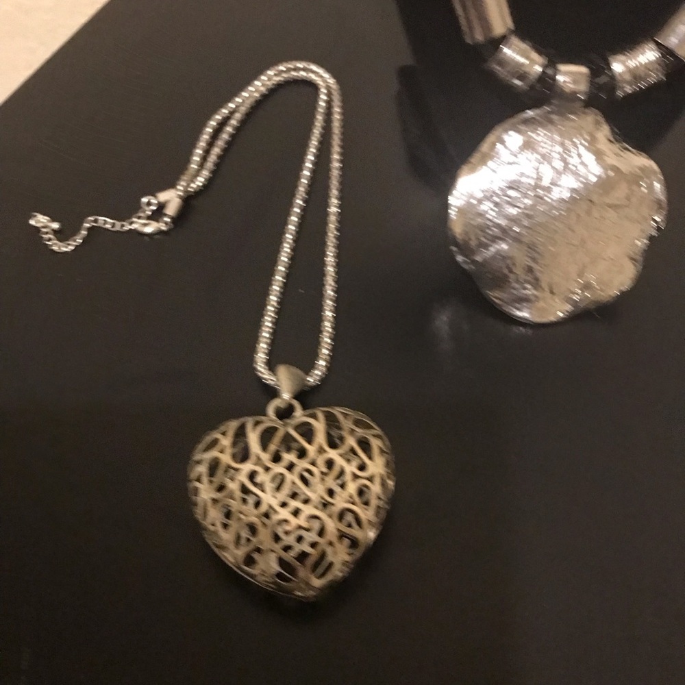 Elegant Silver and Black Necklace Set, selling as a set only. - Picture 4 of 4